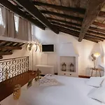 New Navona Home